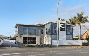One-Night Stay in Palmerston North for Two People in a Studio Room with Spa incl. Chocolates, Continental or Cooked Breakfast, & Late Check-Out - Option for Two Nights